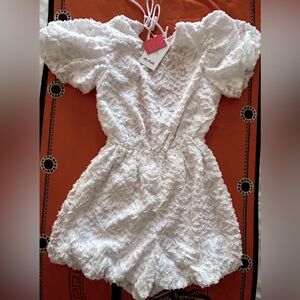 NWT White Puff Sleeve Textured Jacquard Romper in White Size Small/ US 4